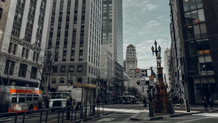 Exploring 525 Market St, San Francisco