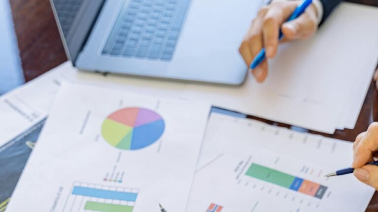 Illustration of pre-market trading hours compared to regular trading hours.